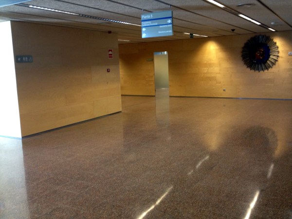 En aquest passadís del Palau s'hi pot jugar un partit de futbol 7