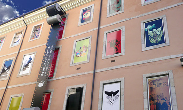 Façana principal del Museu del Cinema de Girona, a l'antic edifici de les Aigües