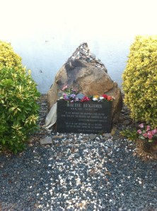 La tomba-homenatge a Walter Benjamin