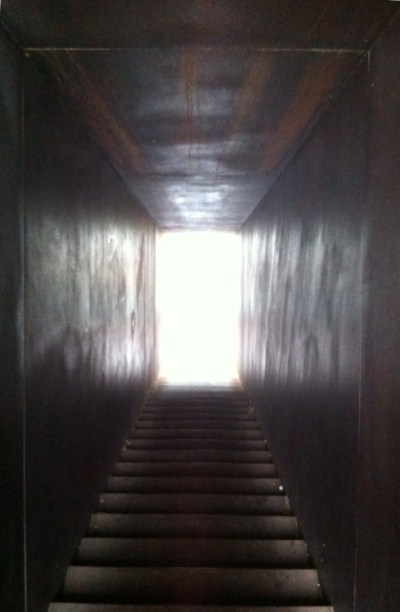 El túnel de Karavan que connecta amb el mar, aquí sembla un túnel cap a la mort