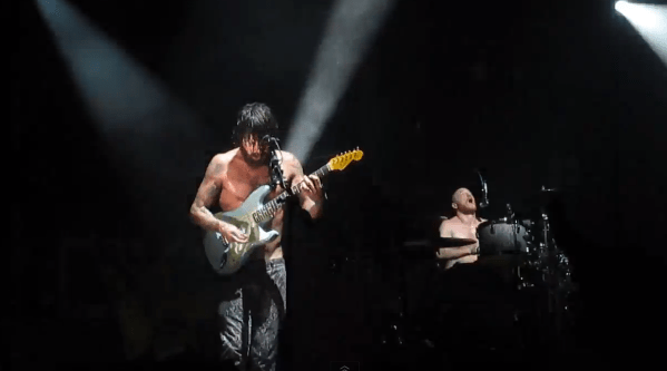 Acariciant un dels hits de la nit: Many of horror