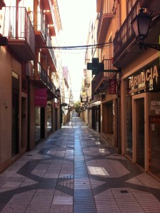 El rovell de l'ou de Figueres un matí de diumenge. Desolació.